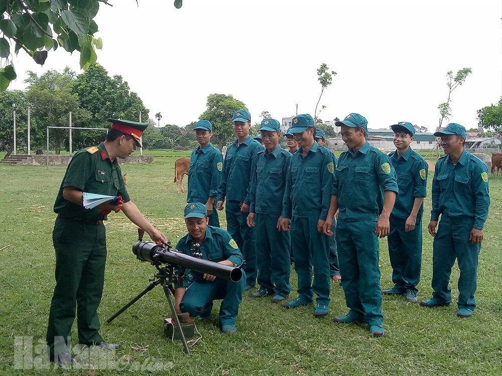 Huấn luyện DKZ cho dân quân binh chủng.