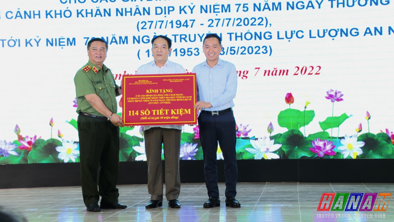 Thanh Liêm: Tiếp nhận, trao quà cho người có công