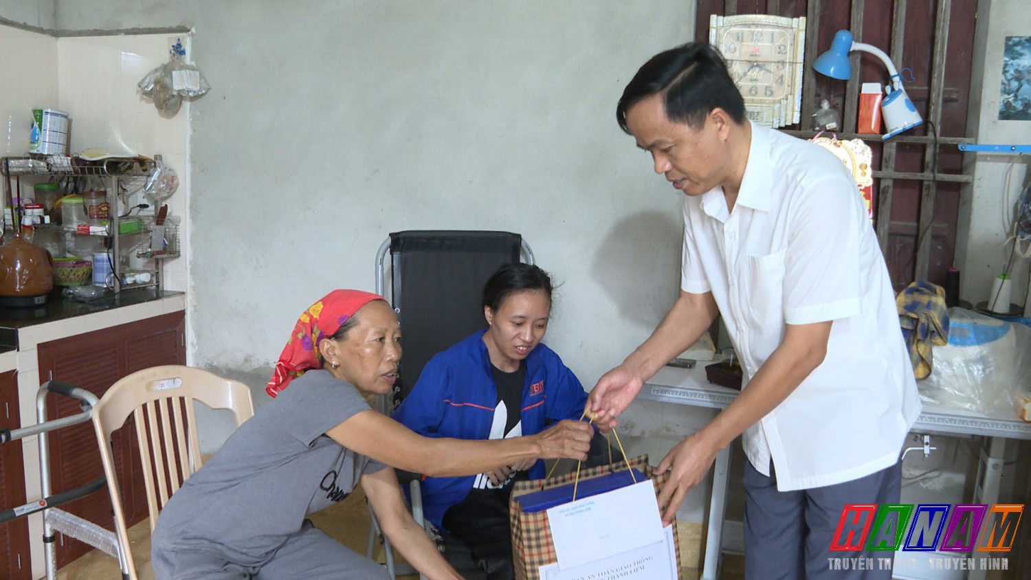 Thanh Liêm : thăm, tặng quà các nạn nhân và gia đình nạn nhân bị tai nạn giao thông.