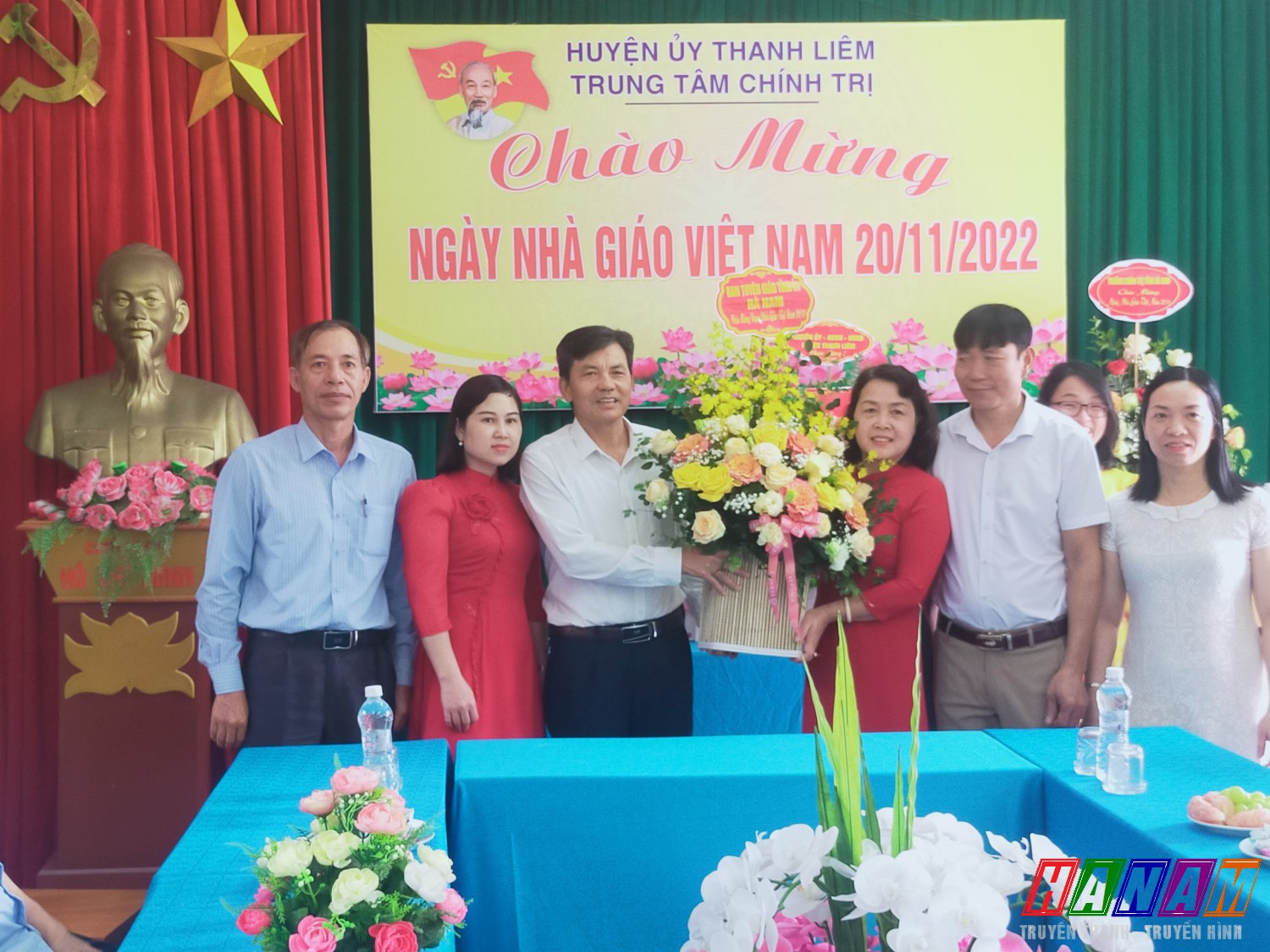 Đồng chí Phó Trưởng ban Tuyên giáo Tỉnh ủy chúc mừng ngày Nhà giáo Việt Nam tại Trung tâm bồi chính trị huyện Thanh Liêm.