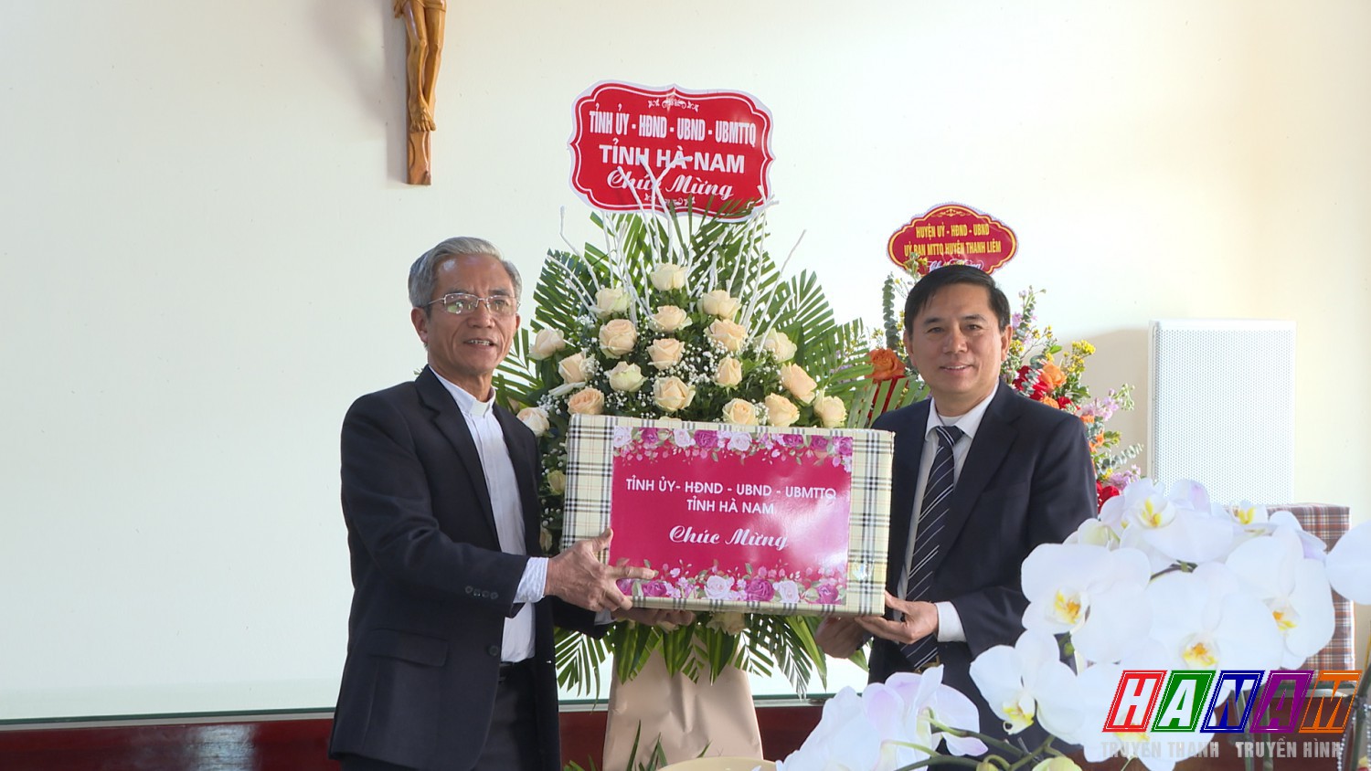 Lãnh đạo tỉnh, Lãnh đạo huyện Thanh Liêm thăm, chúc mừng giáo xứ Cẩm Sơn, Thanh Liêm