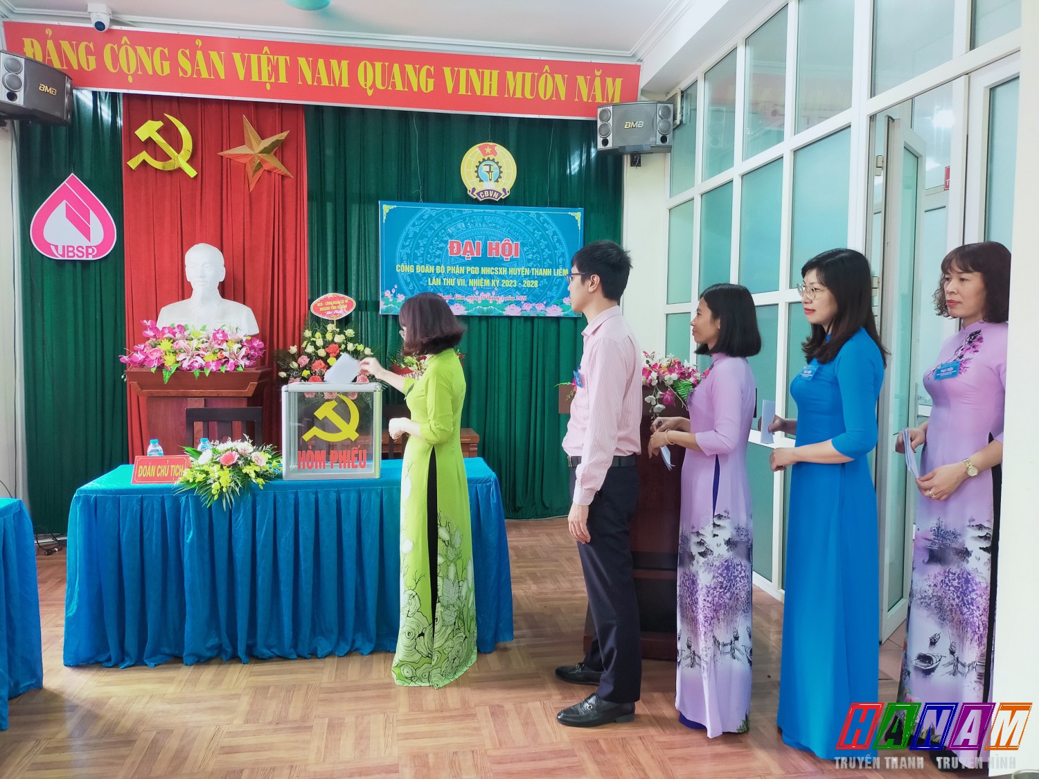 Các đại biểu bỏ phiếu bầu BCH khoá mới nhiệm kỳ 2023 2028