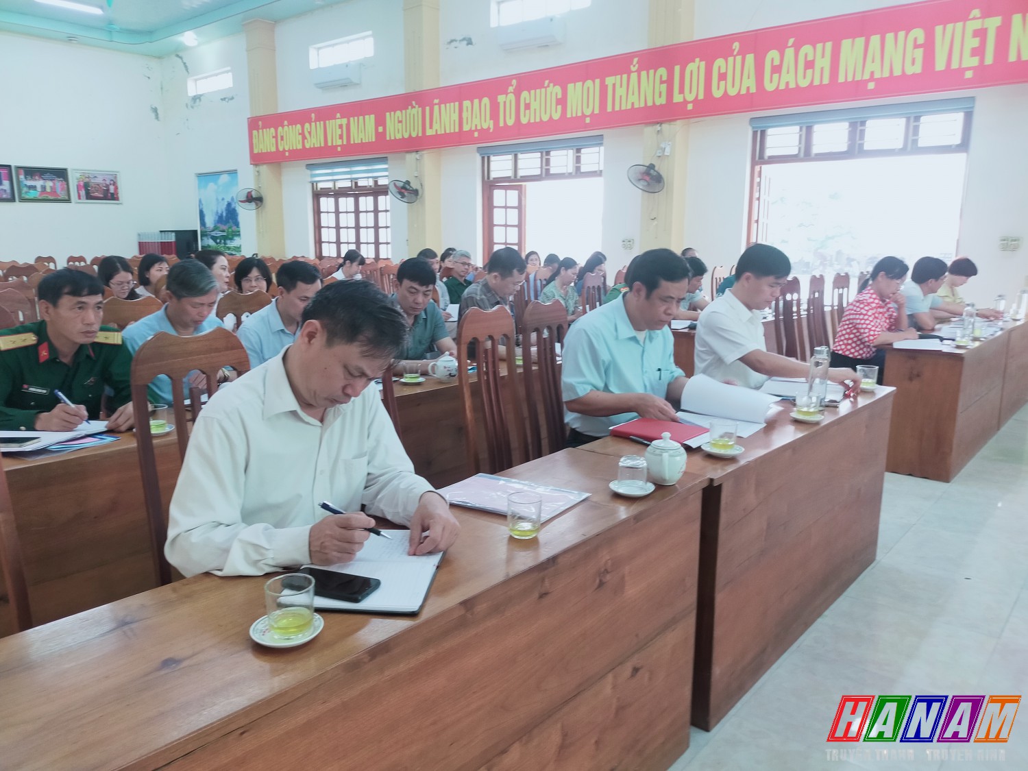 Các đại biểu dự hội nghị tại xã Liêm Thuận
