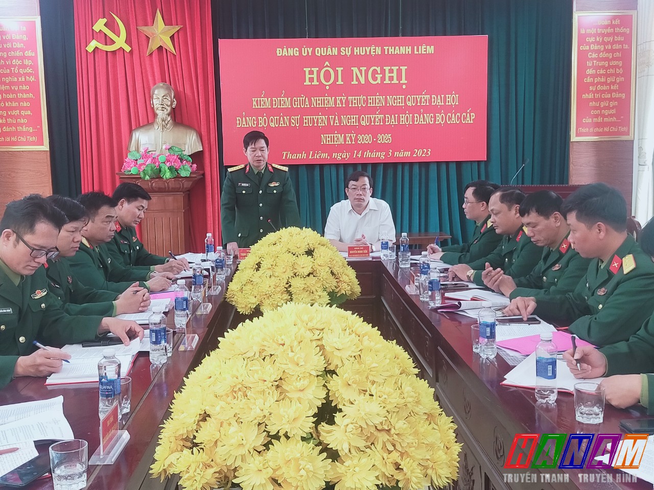 Đại tá Trịnh Hồng Phong, Phó chỉ huy trưởng, Tham mưu trưởng, Bộ chỉ huy quân sự tỉnh phát biểu tại hội nghị