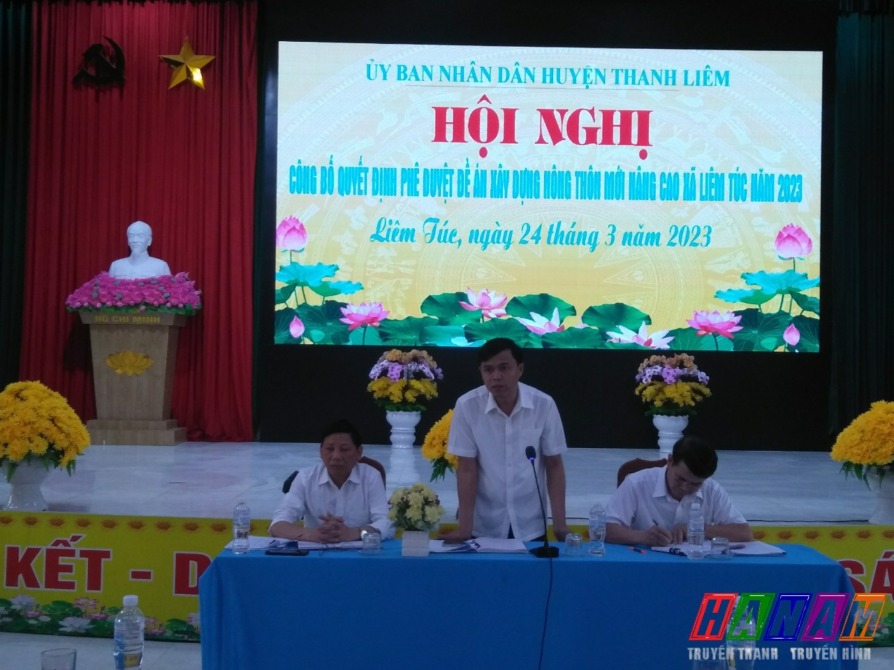 đồng chí Trần Văn Quân, HUV   Phó CT UBND huyện phát biểu tại hội nghị xã Liêm Túc