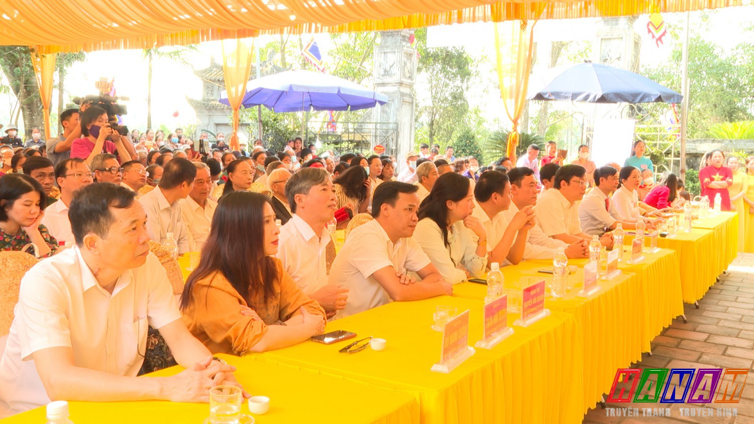 các đại biểu dự lễ khai mạc lễ Hội Đền Lăng
