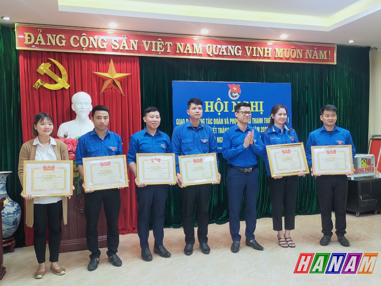 Các tập thể và cá nhân được BCH TƯ Đoàn khen thưởng