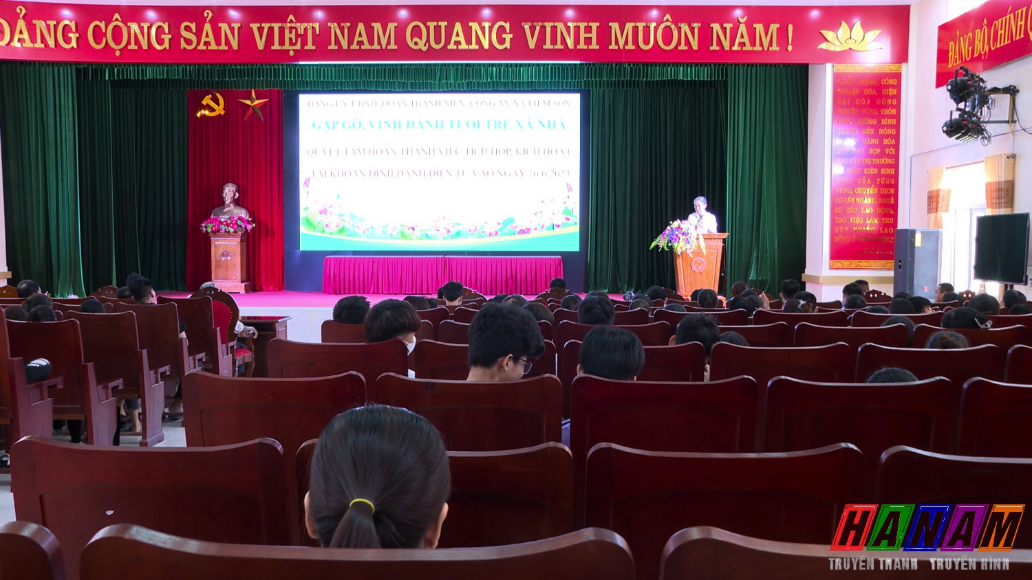 Xã Liêm Sơn gặp gỡ, giao nhiệm vụ cho đoàn viên thanh niên quyết tâm hoàn thành việc tích hợp kích hoạt tài khoản định danh điện tử.