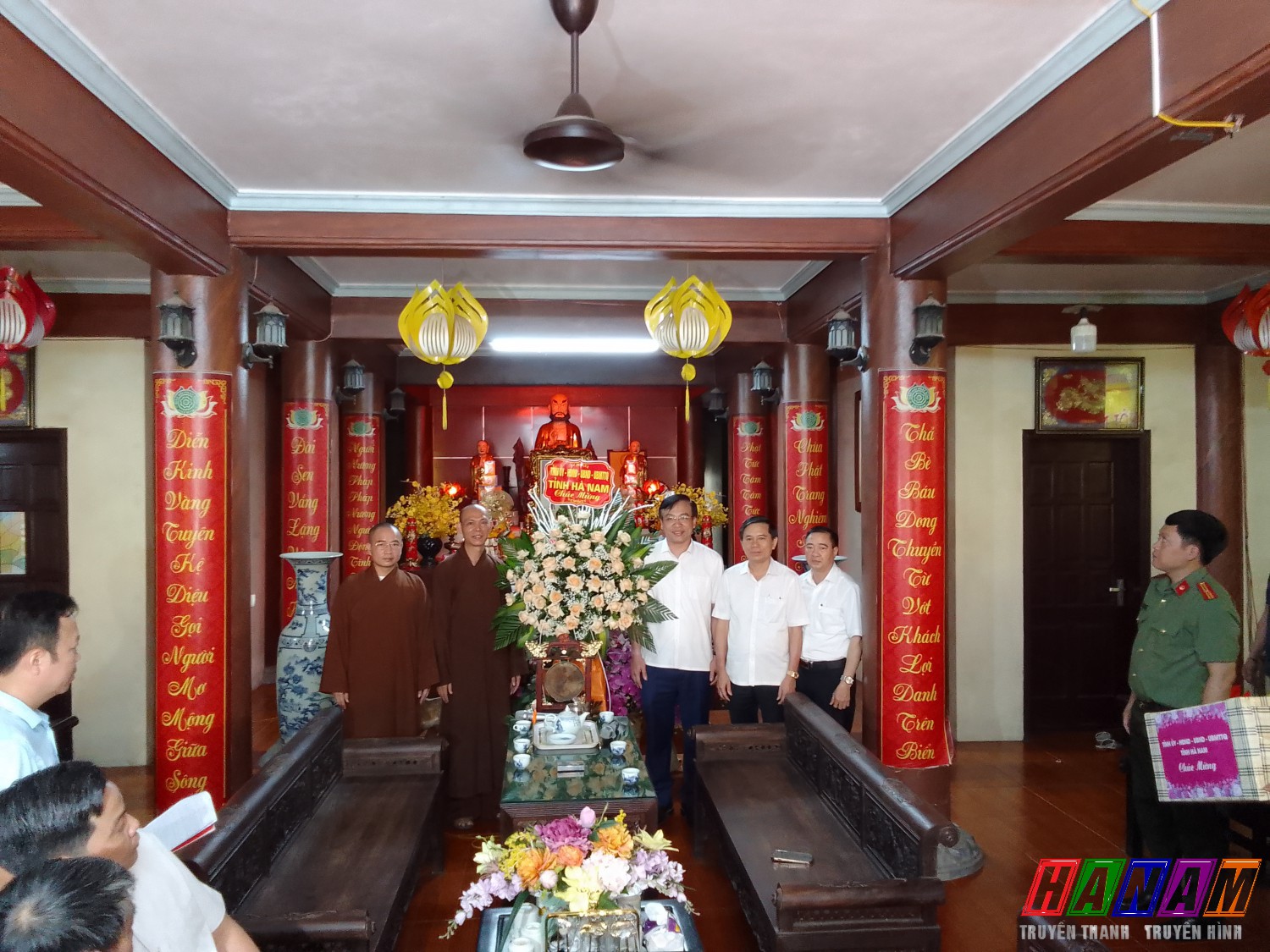 Lãnh đạo tỉnh ủy, HĐND- UBND- UBMTTQ tỉnh thăm và tặng quà chúc mừng Giáo hội phật giáo huyện Thanh Liêm mùa phật đản năm 2023