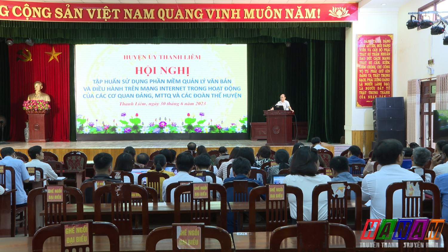 Đông chí Trần Xuân Thành - Phó Bí Thư Thường Trực Huyện Ủy phát biểu tại hội nghị. Ảnh: Kim Dung
