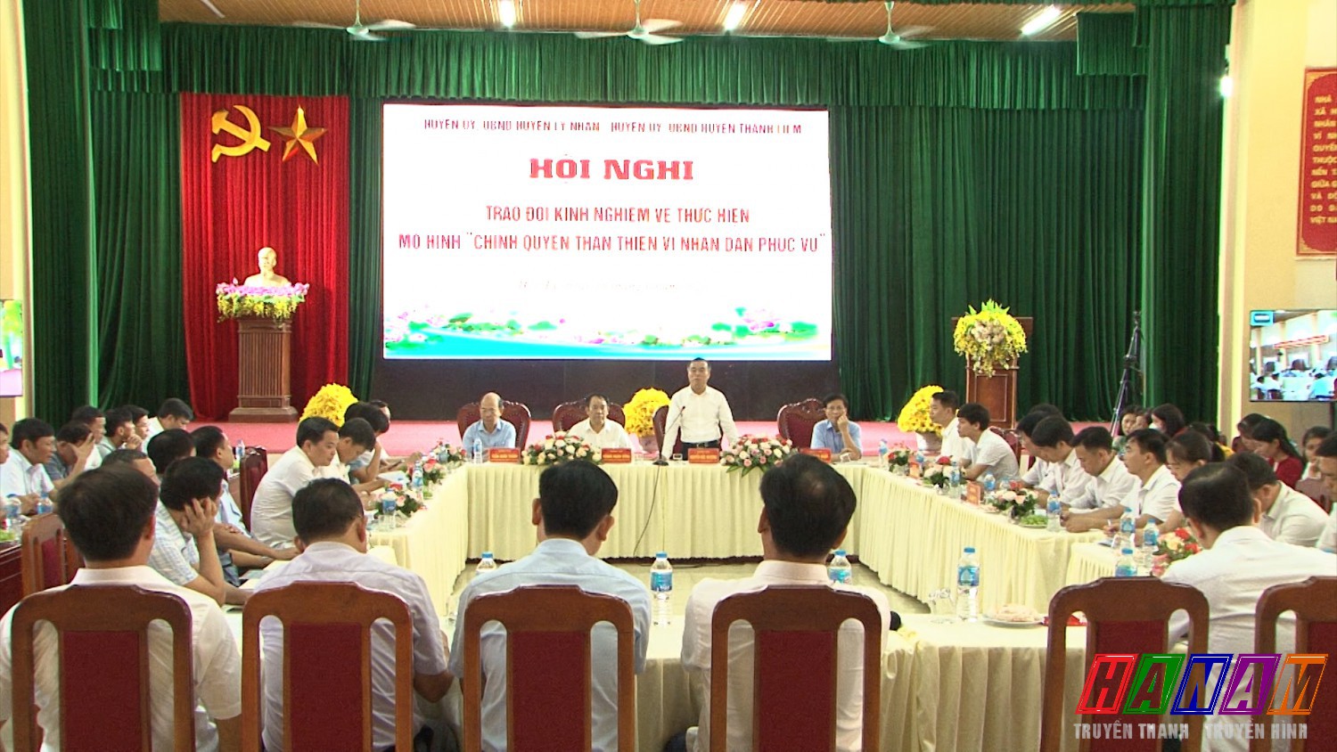 Đồng chí Nguyễn ĐỨc Nhương Phó BT Huyện Ủy , Ct UBND huyện Lý Nhân Phát biểu tại hội nghị