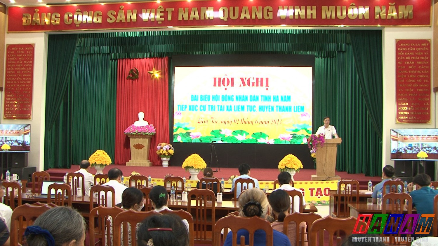 Quang cảnh hội nghị tiếp xúc cử tri tại xã Liêm Túc