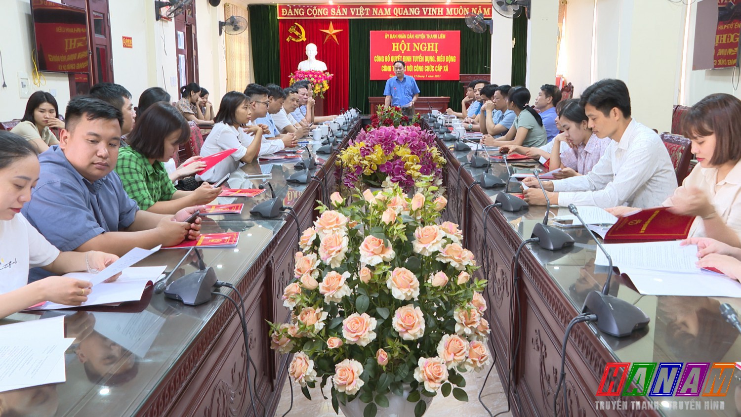 Lãnh đạo UBND huyện giao nhiệm vụ
