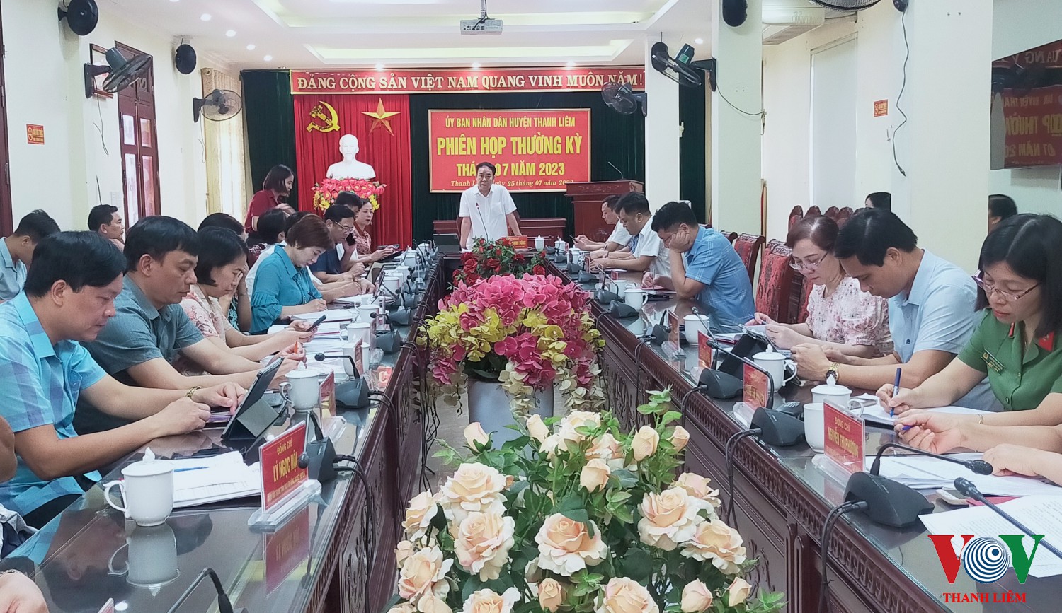Đồng chí Hoàng Mạnh Dũng, Phó BT HU, CT UBND huyện phát biểu chỉ đạo tại hội nghị