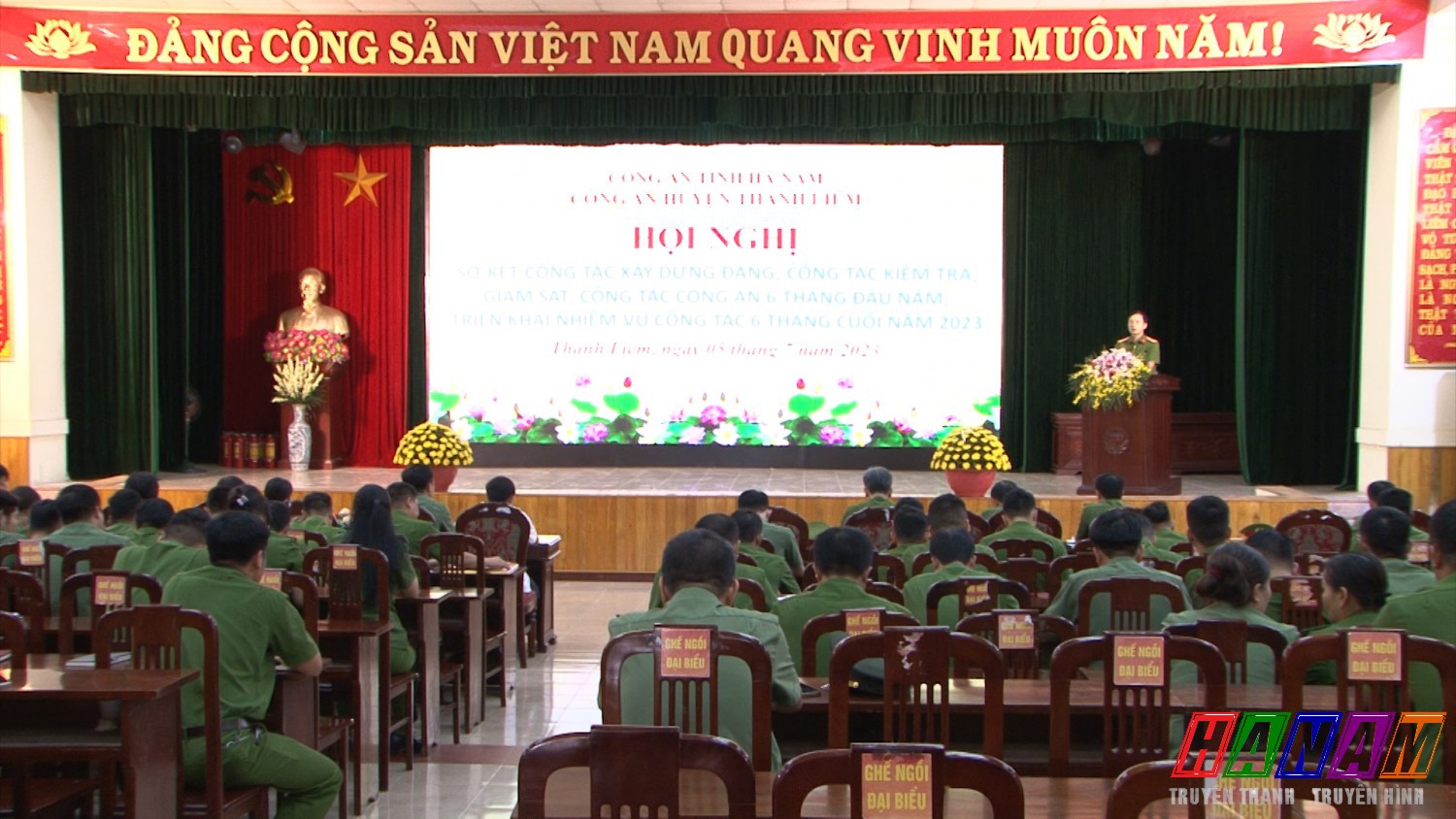 Đồng chí Đại tá Lê Văn Tuấn - Phó Giám đốc Công an tỉnh phát biểu chỉ đạo