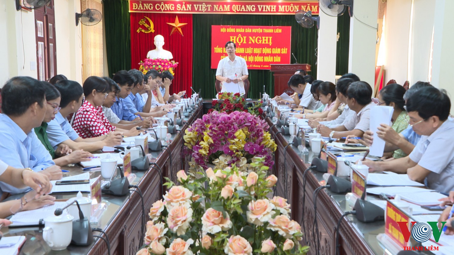Đồng chí Nguyễn Minh Tiến - TUV, BT HU, CT HĐND huyện chủ trì hội nghị . Ảnh : Kim Dung