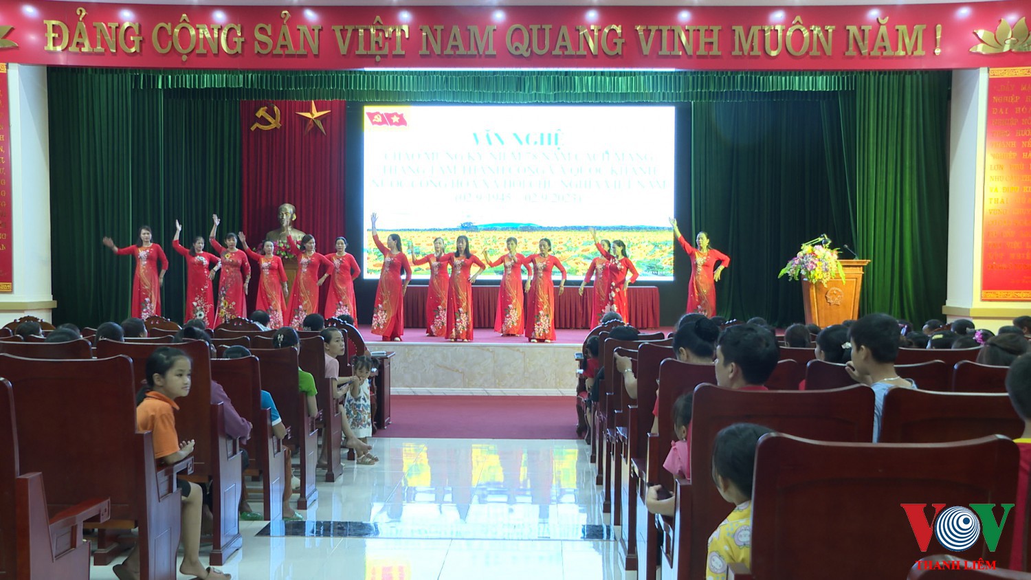 Tiết mục múa tham gia giao lưu. Ảnh: Kim Dung