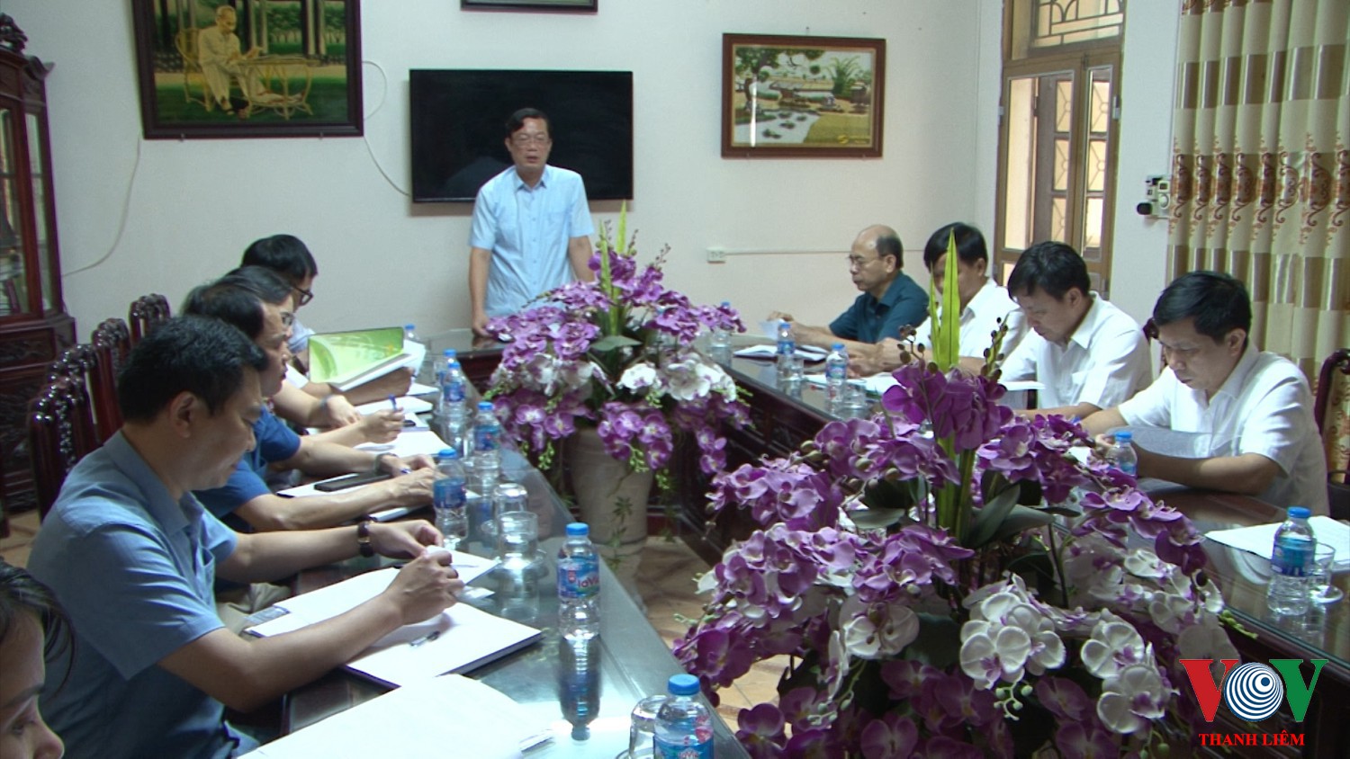 Đồng chí Nguyễn Minh Tiến -  TUV, BT HU, CT HĐND huyện phát biểu tại hội nghị