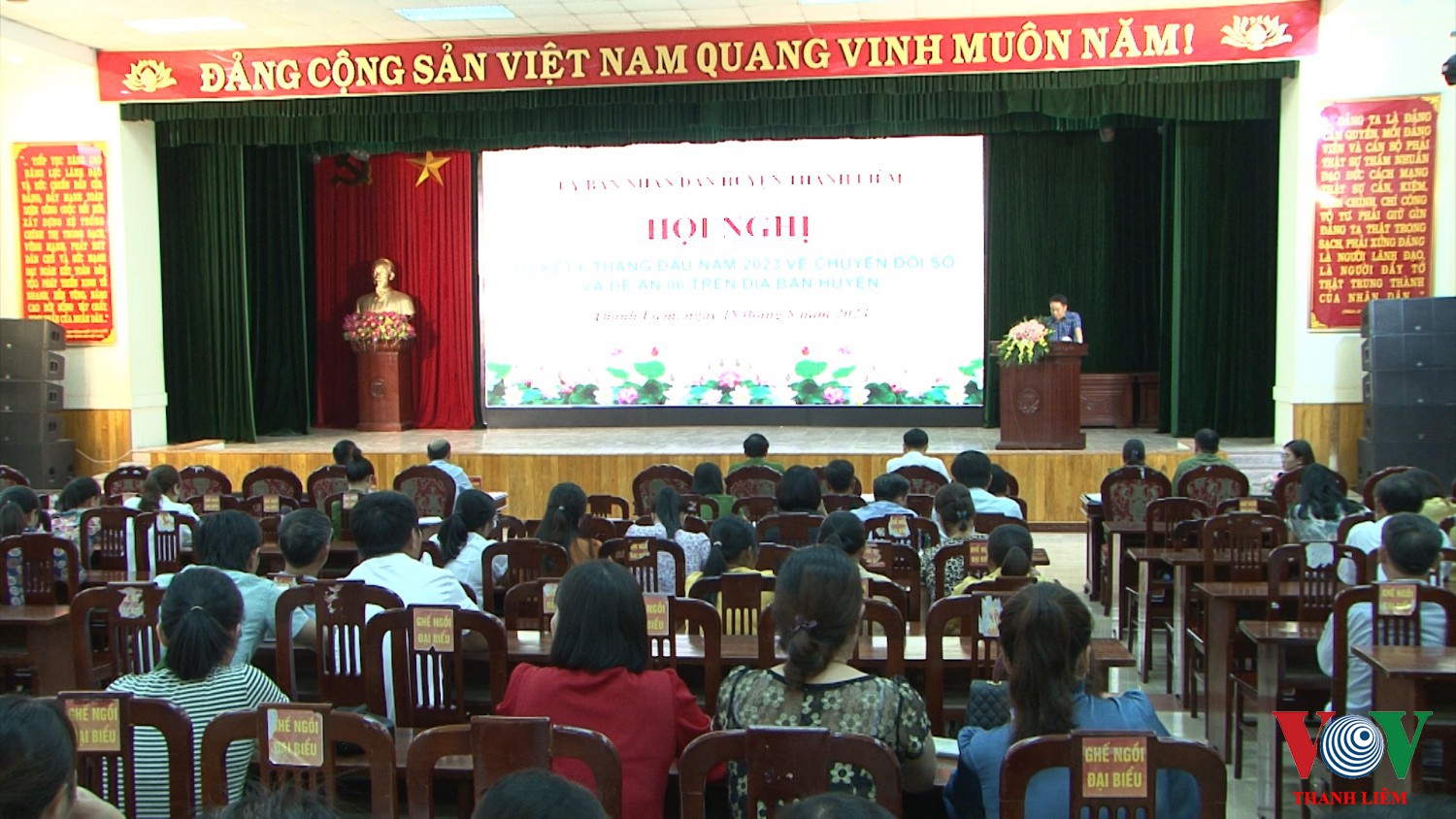 Đồng chí Hoàng Mạnh Dũng - Phó BT HU, CT UBND huyện, Trưởng BCĐ chuyển đổi số, tổ trưởng tổ Đề án 06 huyện phát biểu. Ảnh: Kim Dung