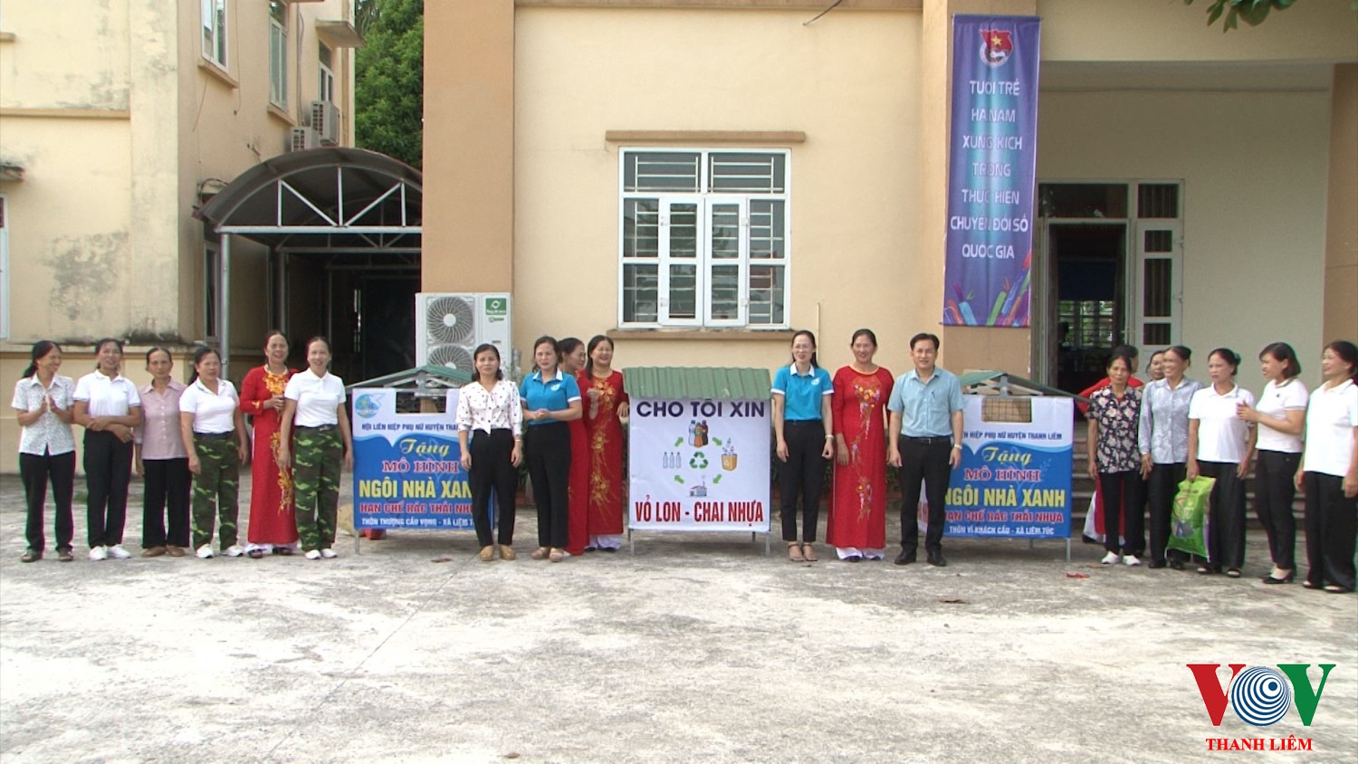 Huyện hội trao tặng ngôi nhà xanh