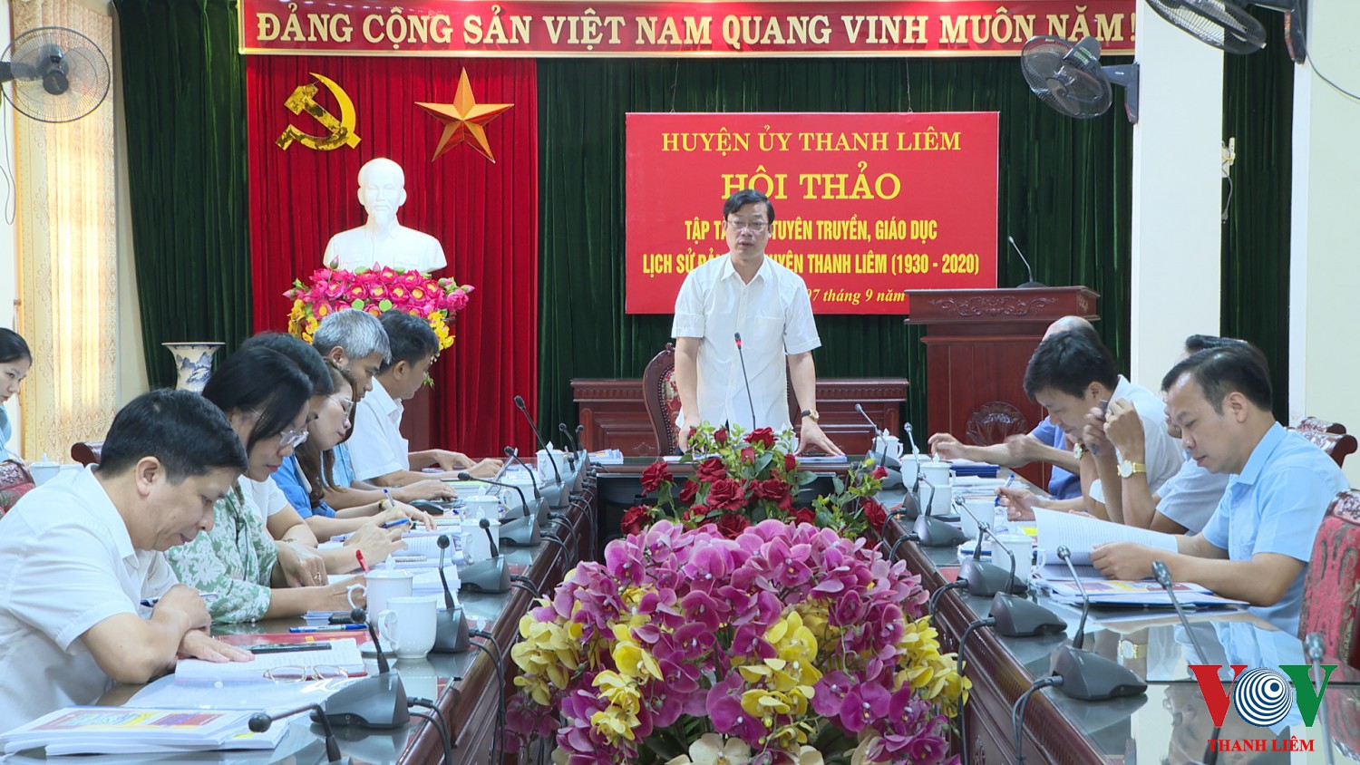 Đồng chí Nguyễn Minh Tiến - TUV, BT HU, CT HĐND huyện, trưởng ban chỉ đạo chủ trì hội nghị