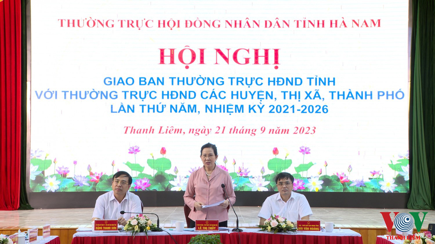 Đồng chí Lê Thị Thủy - Ủy viên Trung ương Đảng, Bí thư Tỉnh ủy, Chủ tịch HĐND tỉnh chủ trì hội nghị