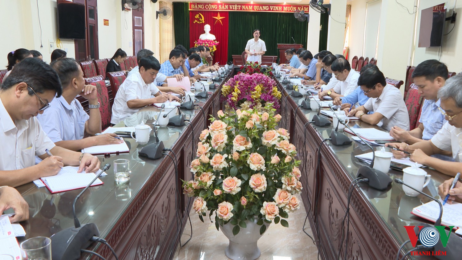 Đồng chí Nguyễn Minh Tiến - TUV, bí thư huyện ủy, chủ tịch HĐND huyện chủ trì buổi làm việc. Ảnh: Kim Dung