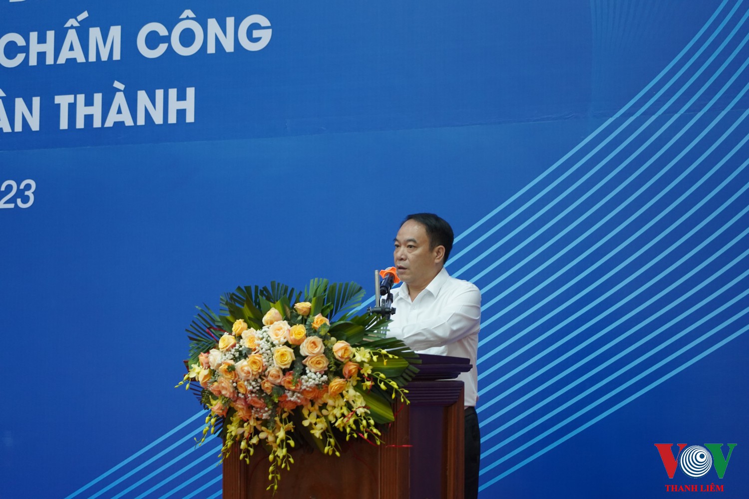 Đồng chí Hoàng Mạnh Dũng, Phó BT HU, CT UBND huyện Thanh Liêm, tổ trưởng tổ Đề án 06 huyện phát biểu tại hội nghị