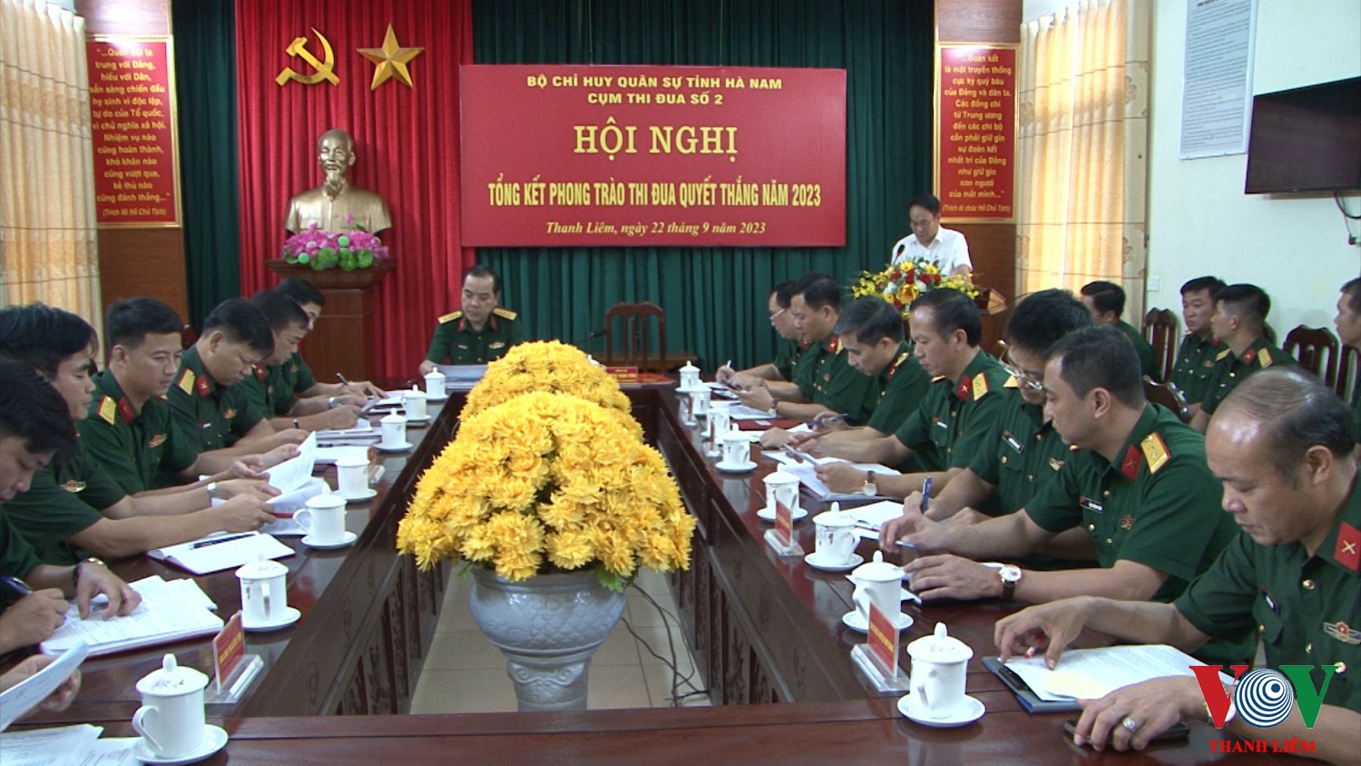 Đồng chí Hoàng Mạnh Dũng - Phó bí thư Huyện ủy, Chủ tịch UBND huyện phát biểu tại hội nghị. Ảnh: Khắc Hùng