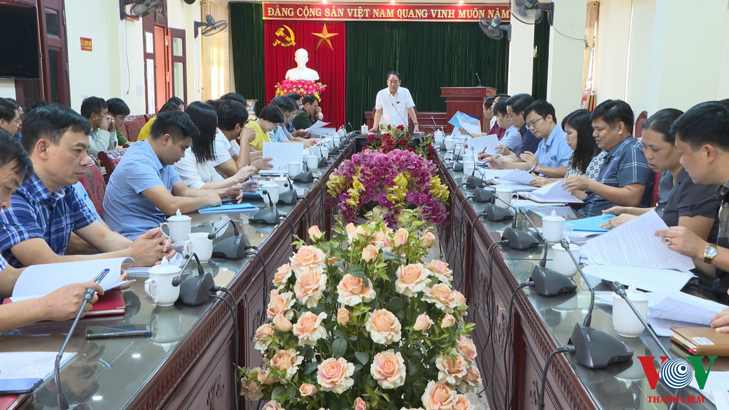 Đồng chí Hoàng Mạnh Dũng, Phó BT HU, CT UBND huyện, Trưởng BCĐ xây dựng NTM huyện chủ trì hội nghị.