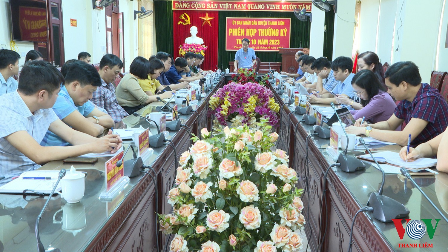Đồng chí Hoàng Mạnh Dũng - Phó bí thư Huyện ủy, Chủ tịch UBND huyện phát biểu tại hội nghị.