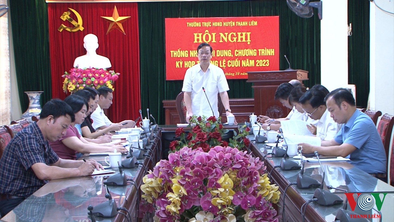 Đồng chí Nguyễn Minh Tiến, TUV, BT HU, CT HĐND huyện chủ trì hội nghị