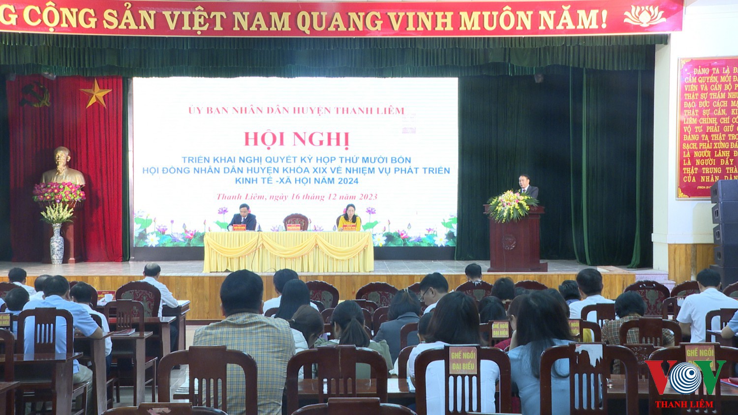 Đồng chí Hoàng Mạnh Dũng - BT HU, CT UBND huyện chủ trì HN . Ảnh: Kim Dung
