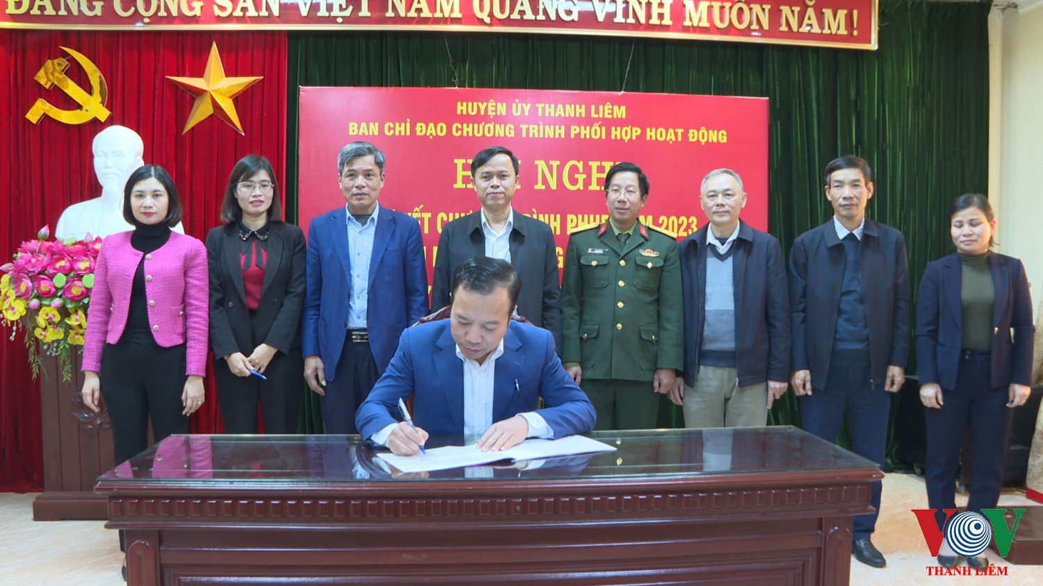 Ký kết chương trình phối hợp. Ảnh: Kim Dung