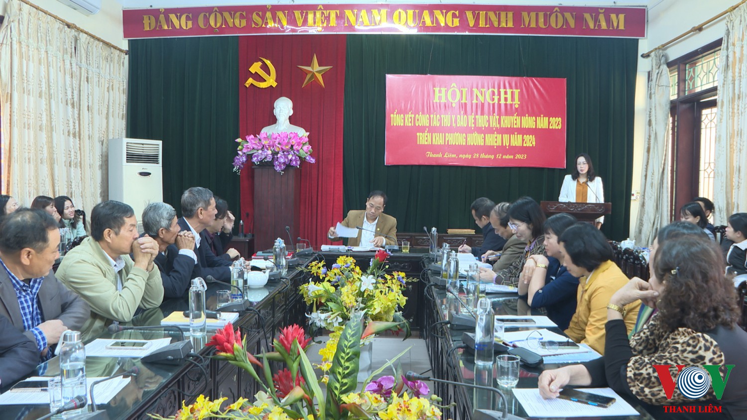 Đồng chí Lại Thị Ngọc Trâm- TVHU, Phó chủ tịch UBND huyện phát biểu tại HN. Ảnh: Kim Dung