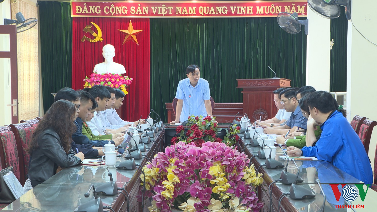 Đồng chí Trần Văn Quân – phó CT UBND huyện chủ trì hội nghị. Ảnh: Kim Dung