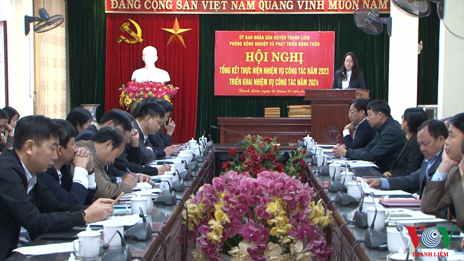 Đ/c Lại Thị Ngọc Trâm - TVHU, phó chủ tịch UBND huyện phát biểu tại hội nghị