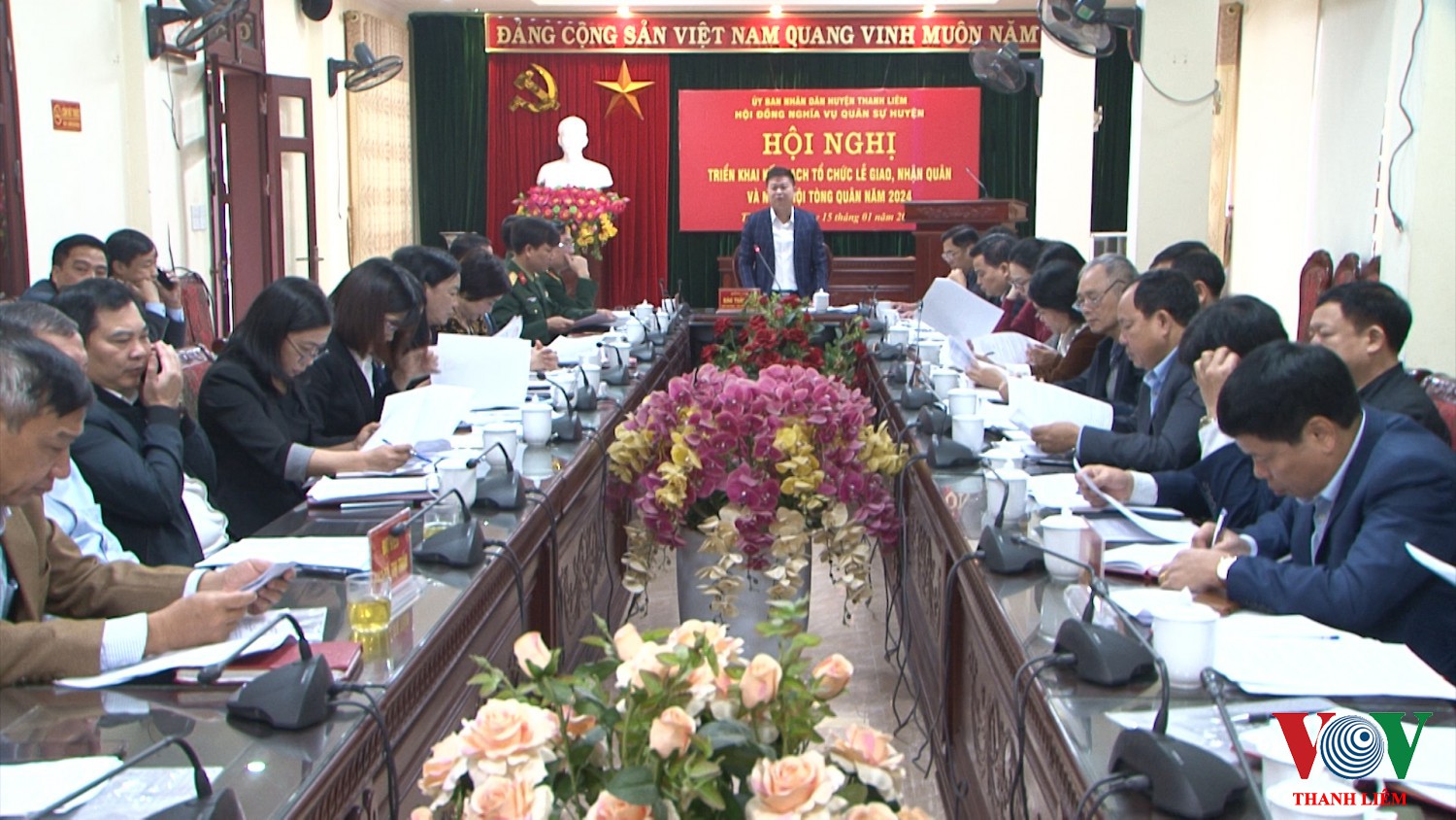 Đồng chí Đào Tuấn Anh – Phó BT HU, CT UBND huyện, CT HĐNV quân sự huyện chủ trì hội nghị. Ảnh: Khắc Hùng
