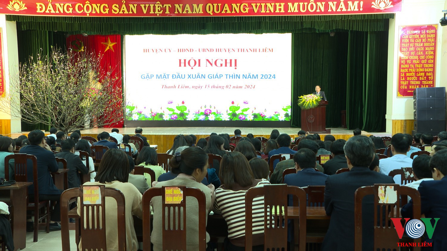 Đồng chí Hoàng Mạnh Dũng - BT HU, CT HĐND huyện phát biểu tại HN