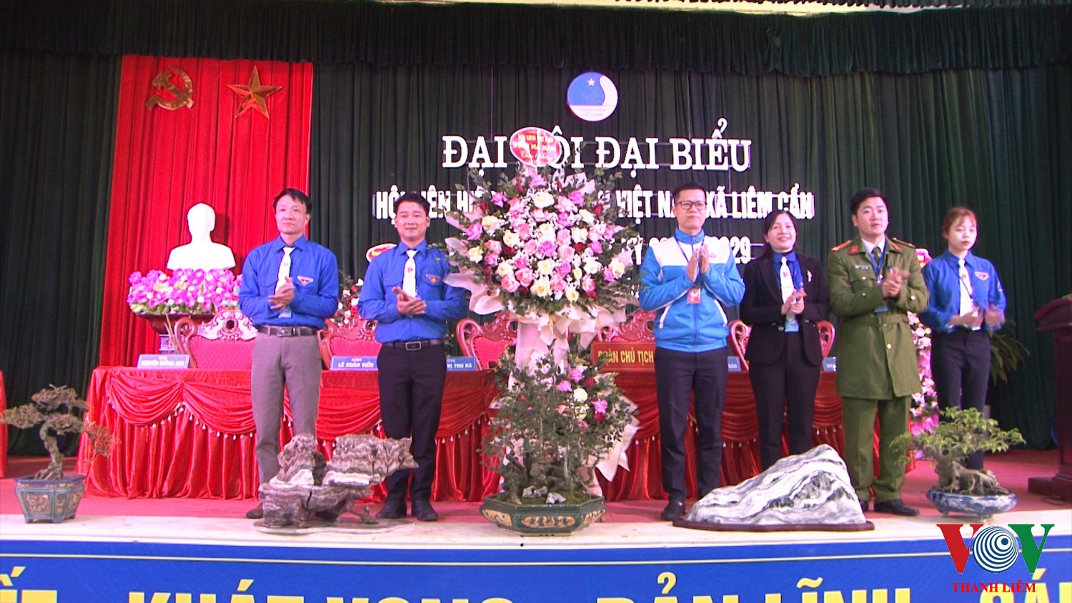 Tỉnh đoàn tặng hoa chúc mừng ĐH