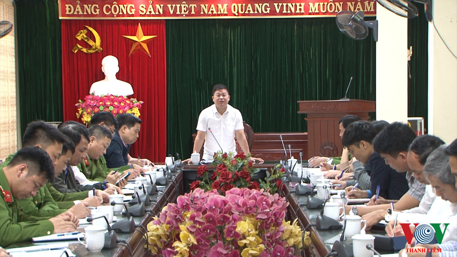 Đồng chí Đào Tuấn Anh – Phó BT HU, CT UBND huyện chủ trì hội nghị. Ảnh: Khắc Hùng