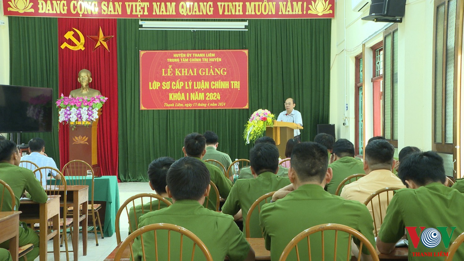 Đồng chí Trần Xuân Thành, Phó BT TT HU phát biểu tại lễ khai giảng. Ảnh: Kim Dung