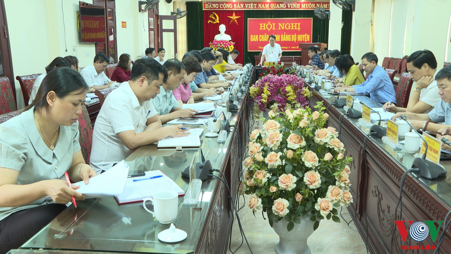 Đồng chí Hoàng Mạnh Dũng - Bí thư Huyện ủy, Chủ tịch HĐND huyện phát biểu tại hội nghị. Ảnh: Kim Dung