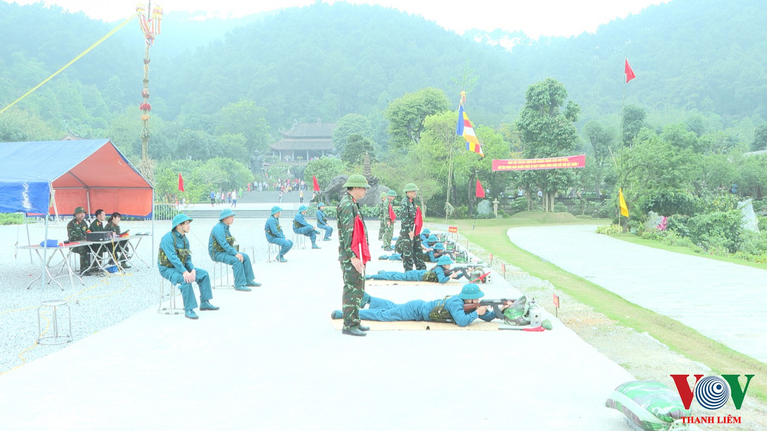 Thực hành thi bắn đạn thật. Ảnh: Kim Dung