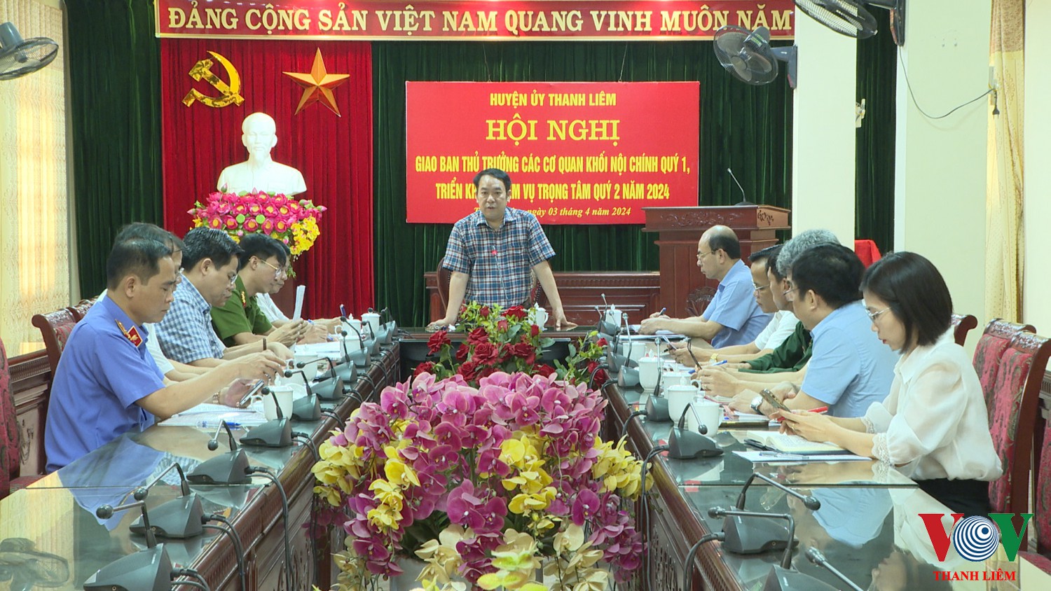 Đồng chí Hoàng Mạnh Dũng -  BT HU, CT HĐND huyện chủ trì hội nghị. Ảnh: Kim Dung