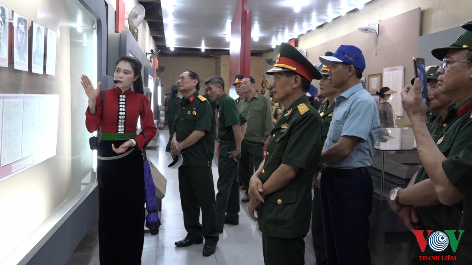 Đoàn thăm Bảo tàng Sơn La