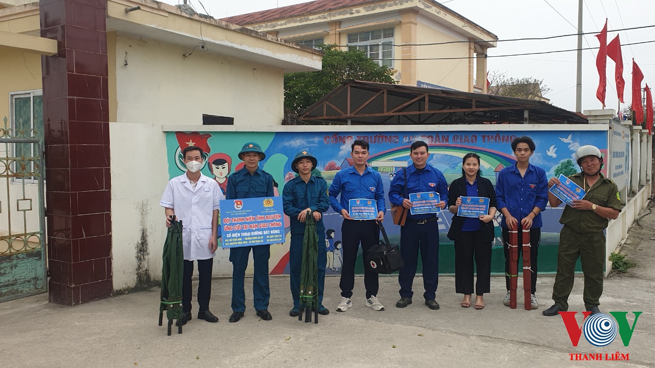 Đại diện đội TNTN ứng cứu TNGT xã Liêm Phong trong ngày ra mắt