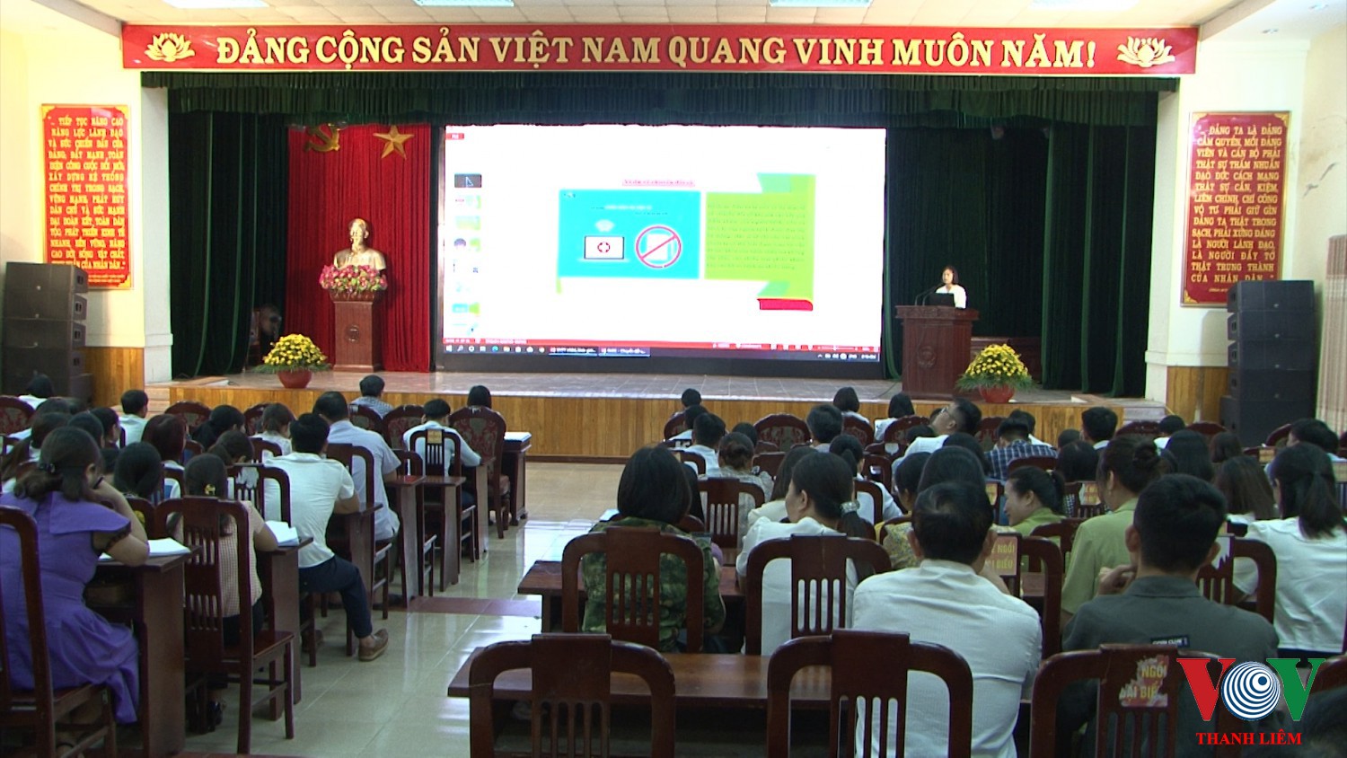Cán Bộ Sở TTTT Truyền Đạt Nội Dung Chuyển Đổi Số