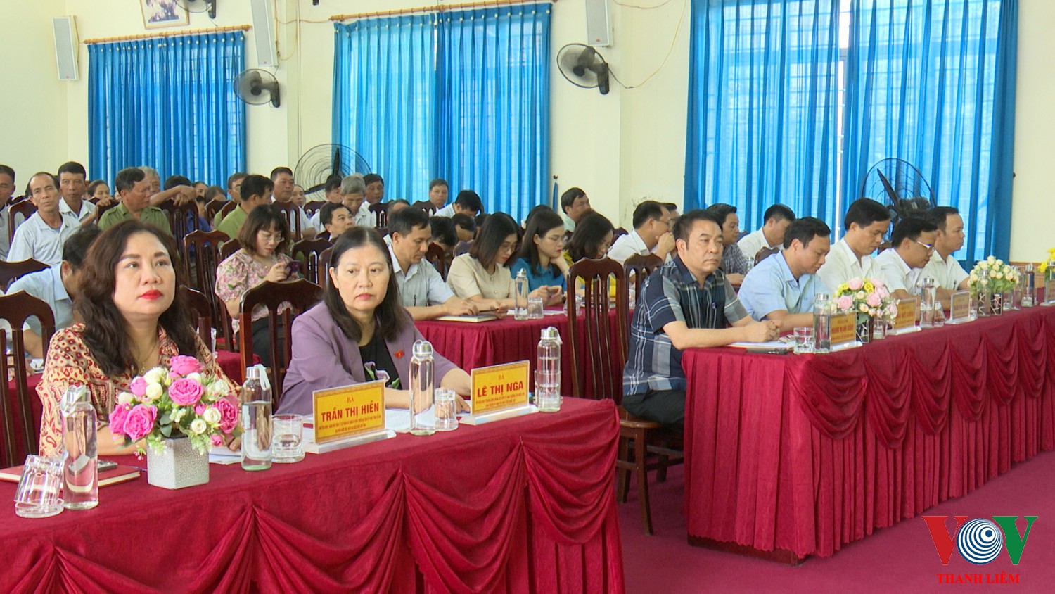 Đại biểu dự hội nghị tiếp xúc. Ảnh: Khắc Hùng