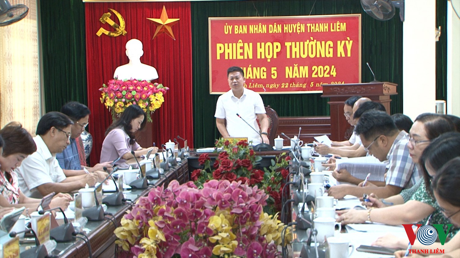 Đồng chí Đào Tuấn Anh - PBT, CT UBND huyện chủ trì hội nghị